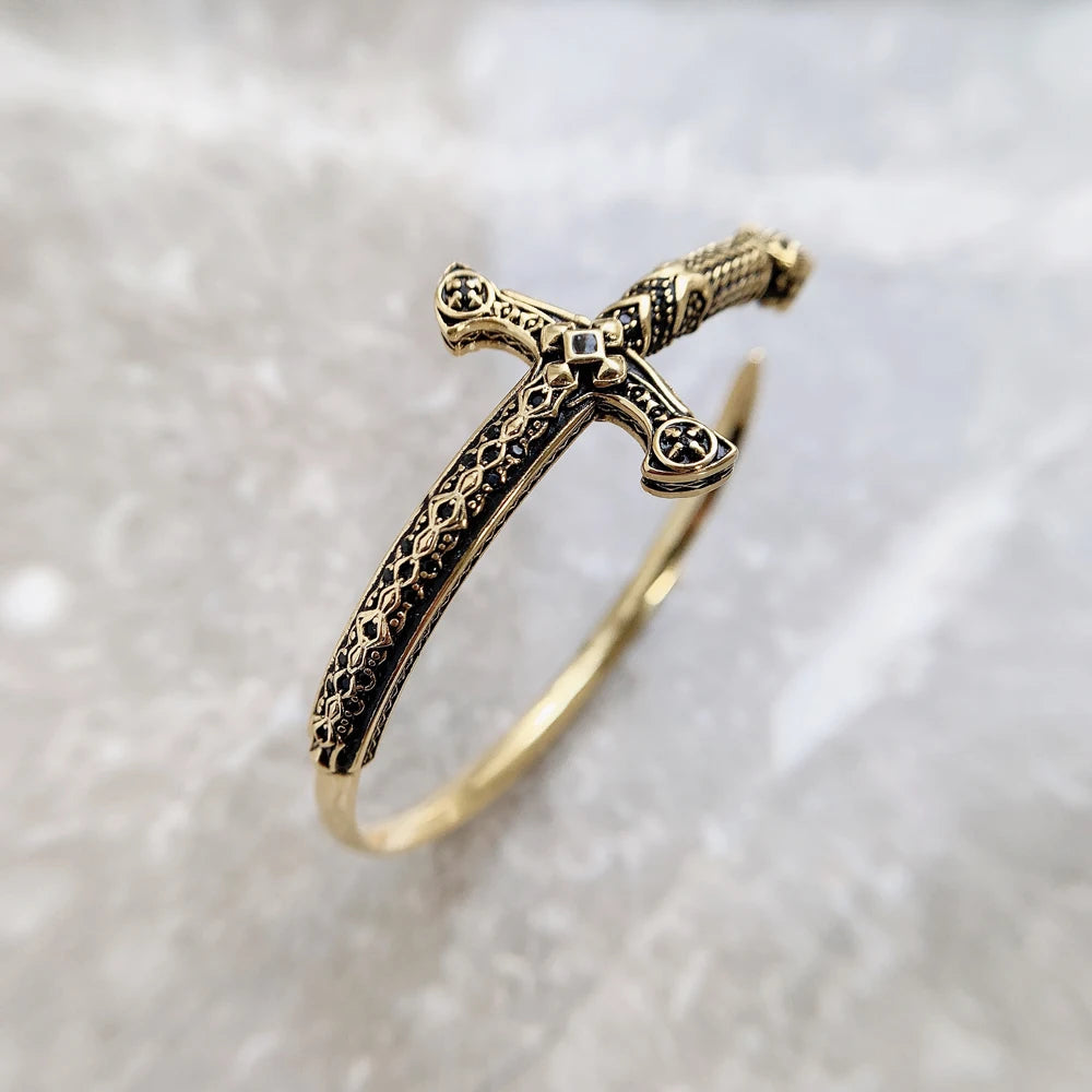 Pulsera Brazalete Espada Dorada Vintage Unisex Elegante