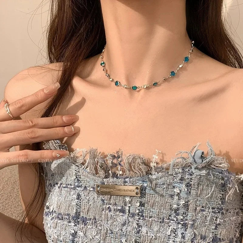 Collar de Mariposa Azul Brillante para Mujer