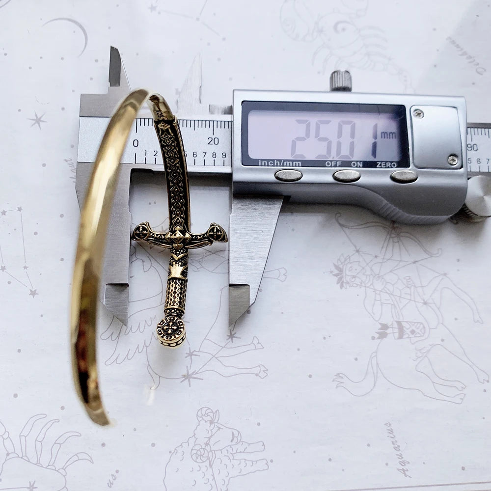 Pulsera Brazalete Espada Dorada Vintage Unisex Elegante