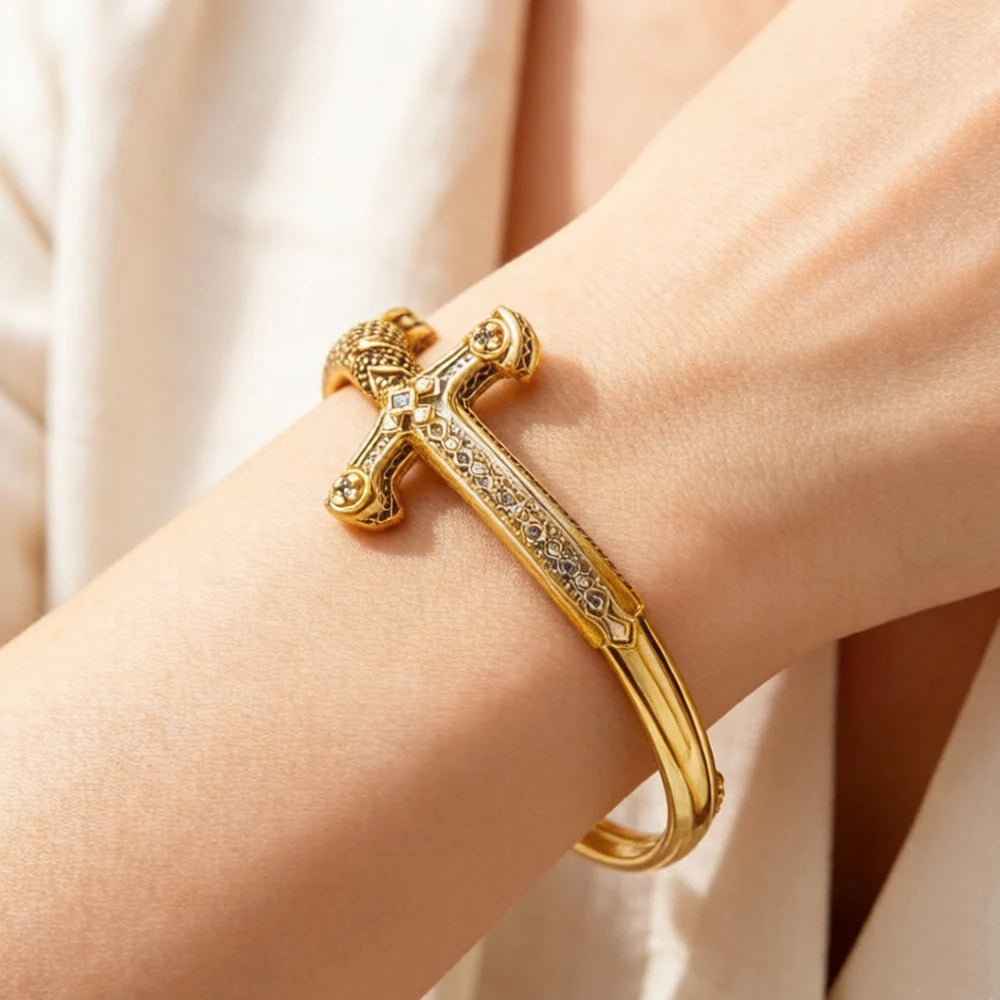 Pulsera Brazalete Espada Dorada Vintage Unisex Elegante