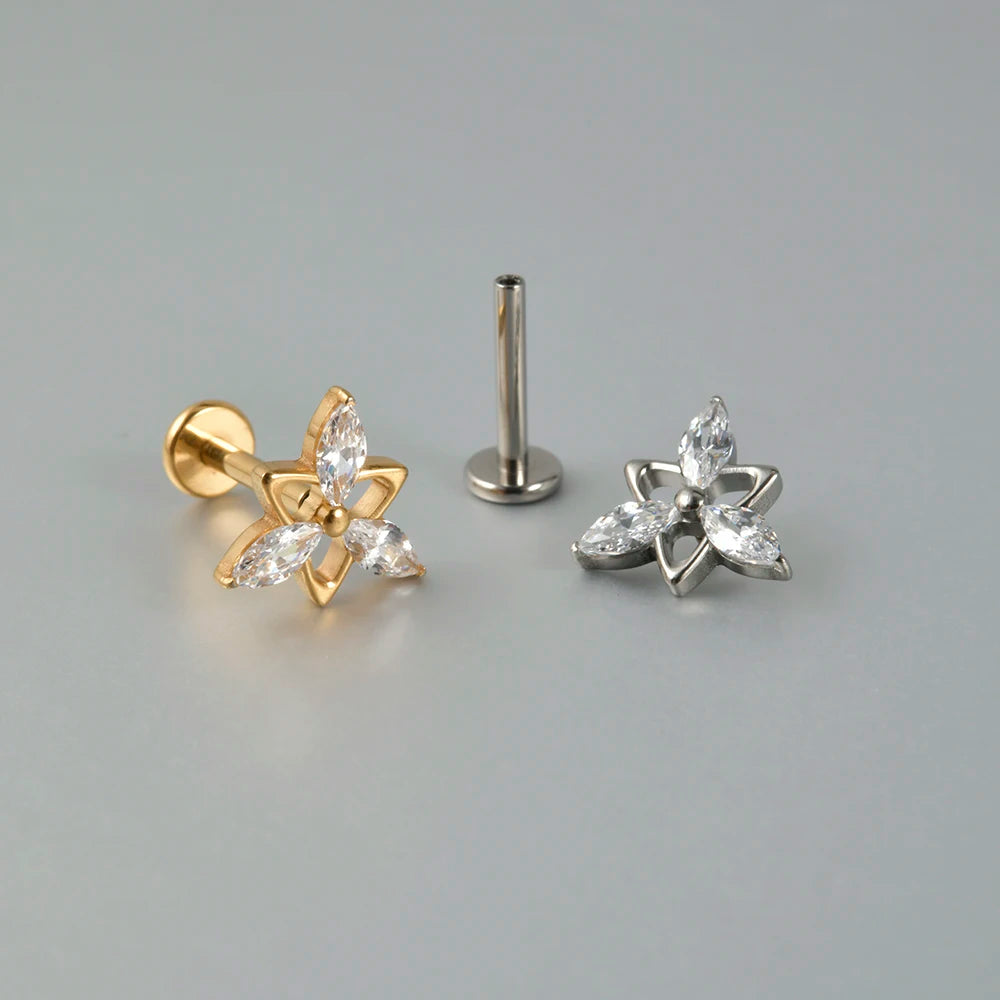 Piercing Minimalista de Titanio G23 – Arete Floral Elegante para Oreja
