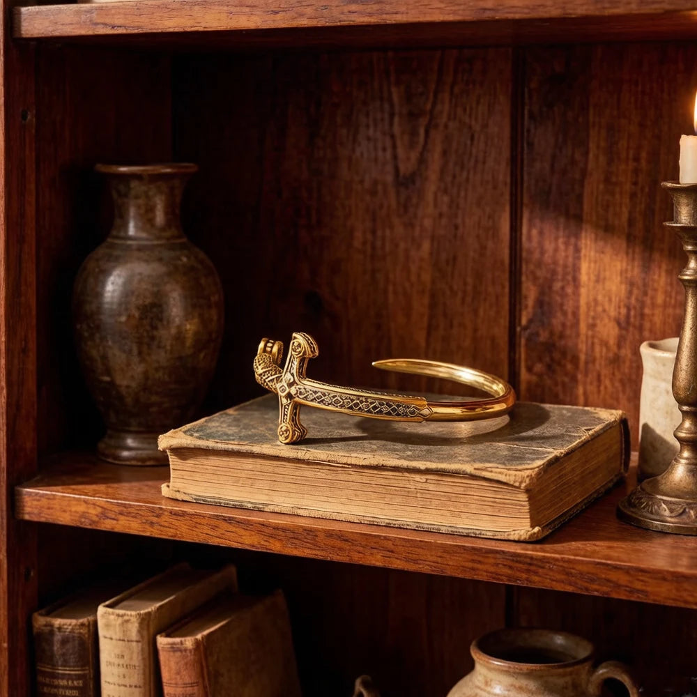 Pulsera Brazalete Espada Dorada Vintage Unisex Elegante