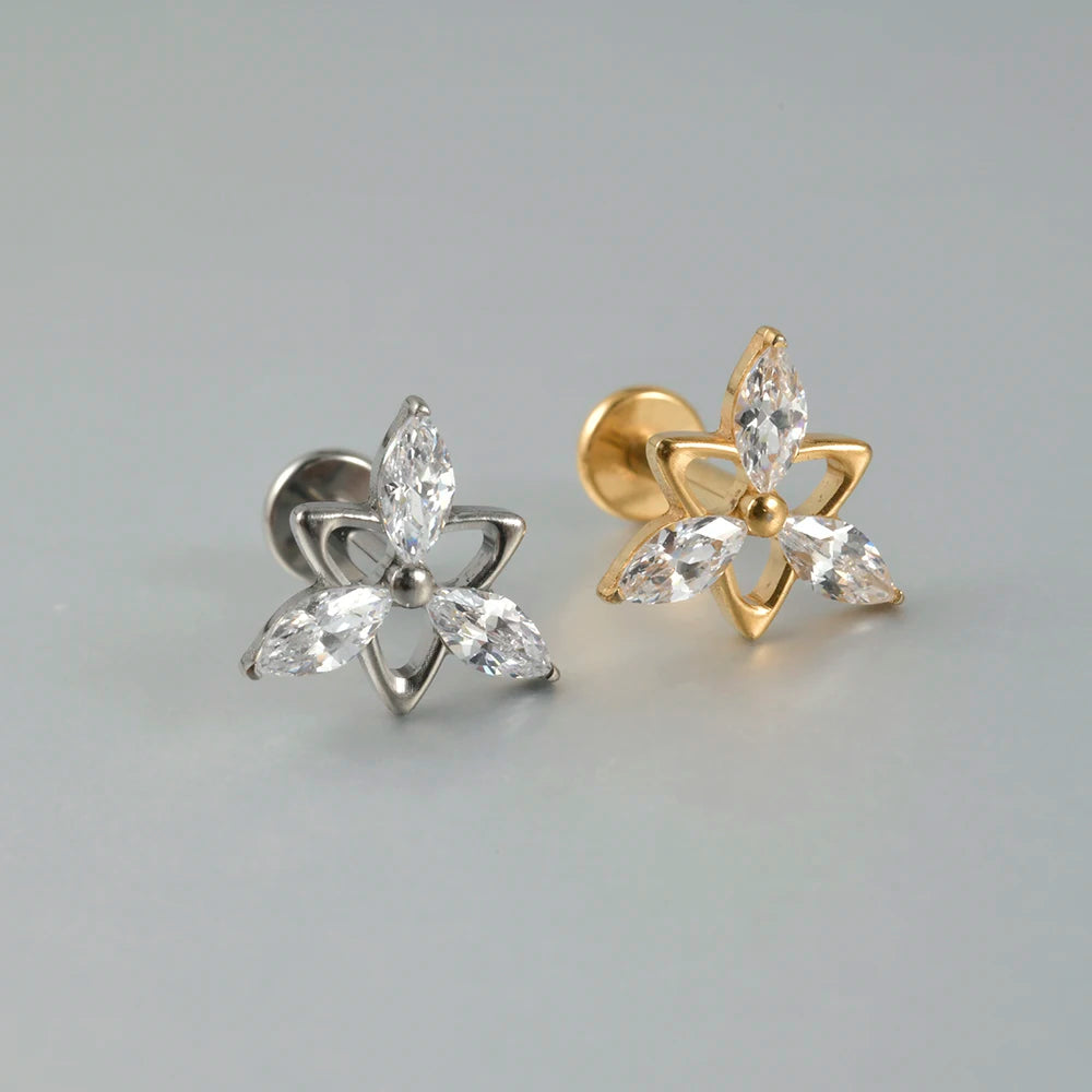 Piercing Minimalista de Titanio G23 – Arete Floral Elegante para Oreja