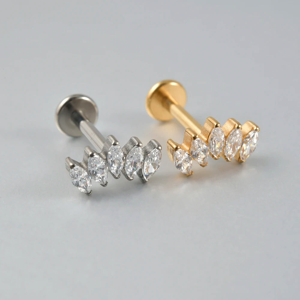 Piercing Minimalista de Titanio G23 – Arete Floral Elegante para Oreja